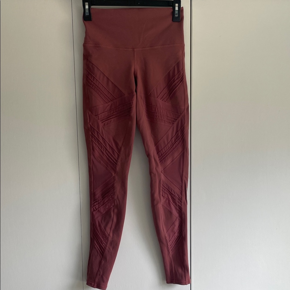 ALO Yoga High-Waisted Rose Leggings